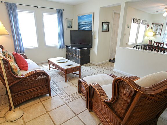 5th image of 215 Charleston Boulevard # First Floor