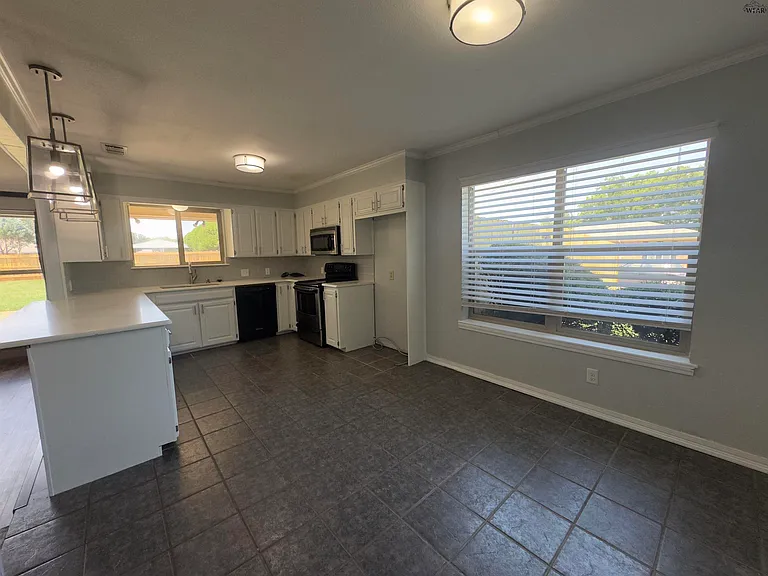 1 Surrey Cir — Photo 9