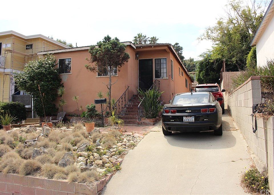 2nd image of 836 Avenue A