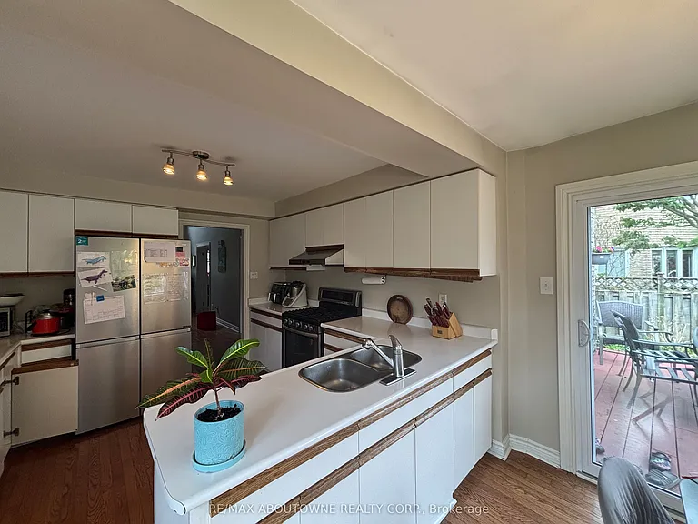 1284 Creekside Dr #MAIN — Photo 4