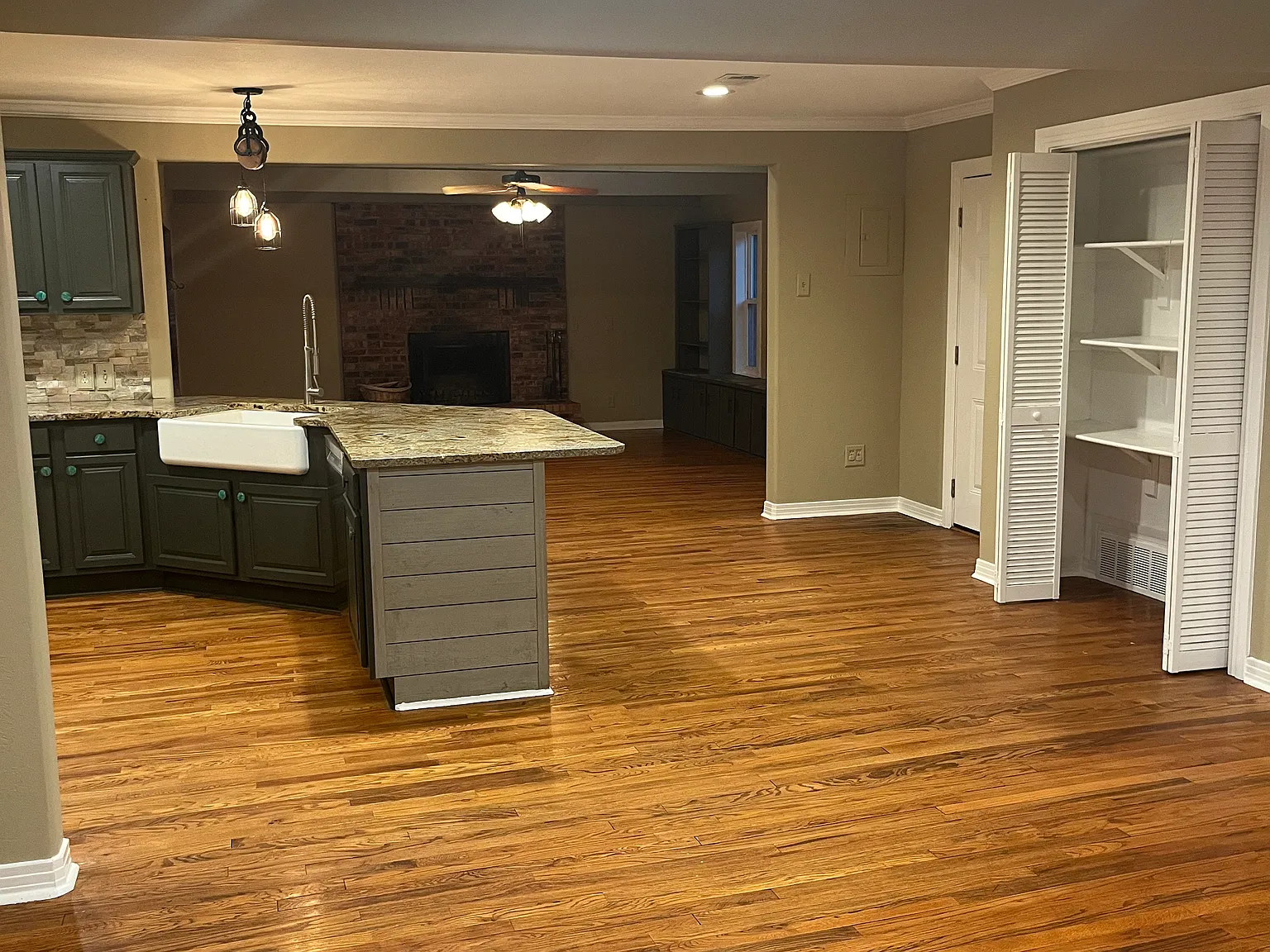 3 bed, 1624 sqft, $1,900 — Photo 2