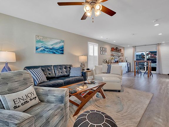 3rd image of 1193 Lemongrass Dr