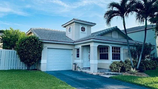 4235 NW 56th Dr — Photo 2