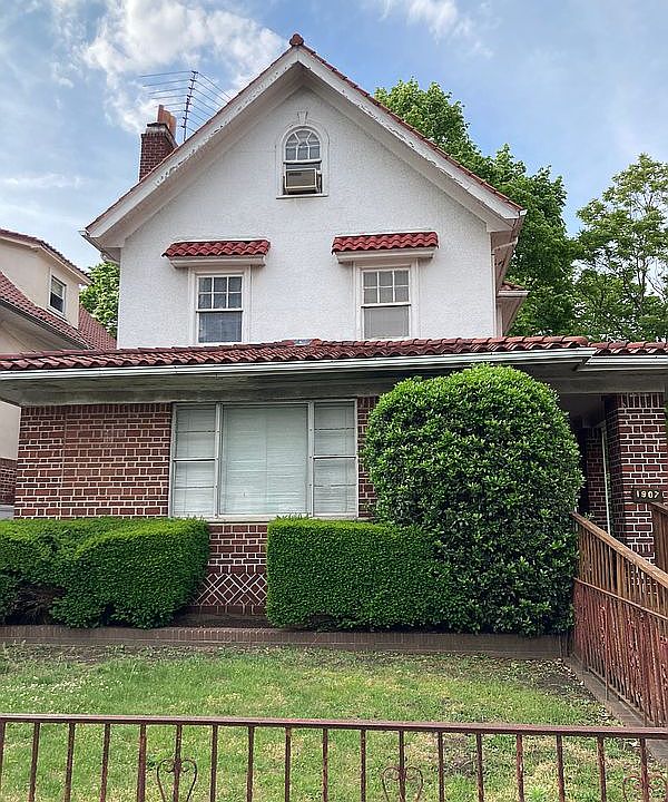 2nd image of 1907 Avenue