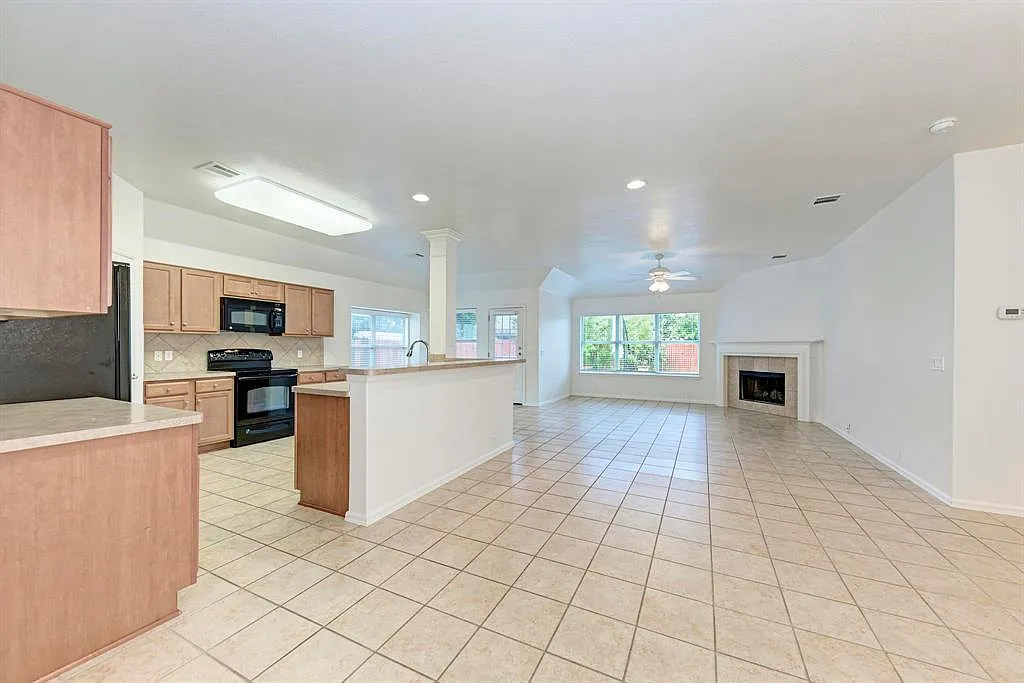 3 bed, 2.0 bath, 1779 sqft, $1,950 — Photo 3