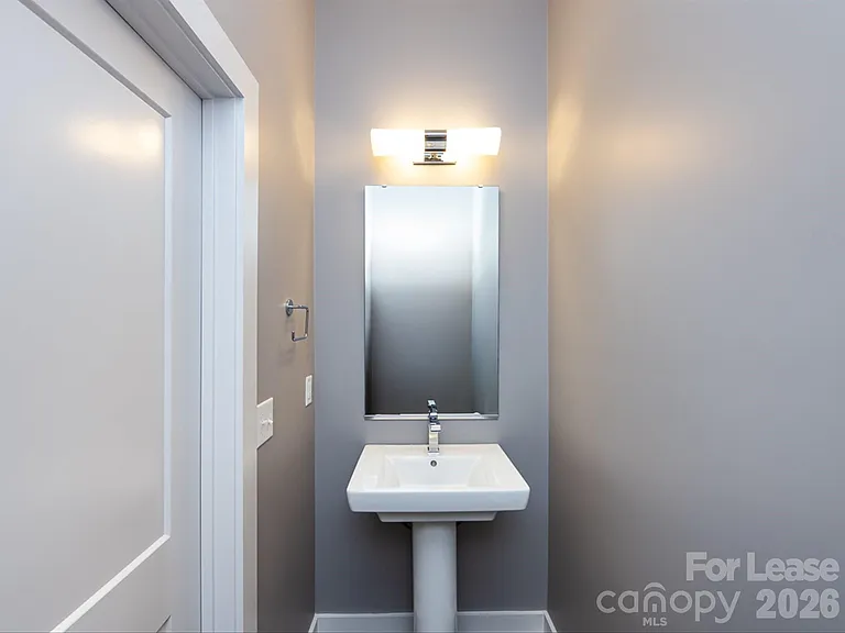1207 E 36th St #3 — Photo 20