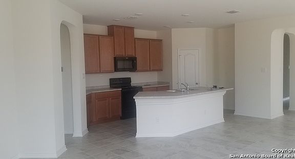 3rd image of 634 Anthem Ln
