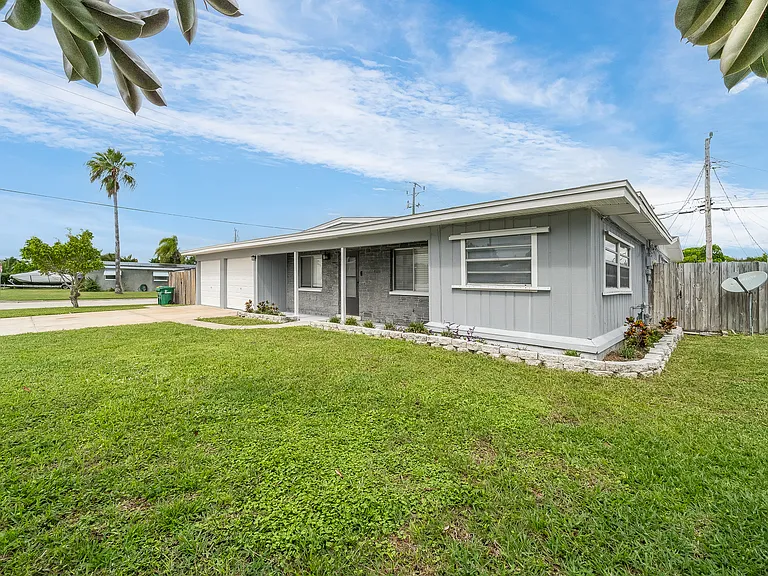 390 Needle Blvd — Photo 32