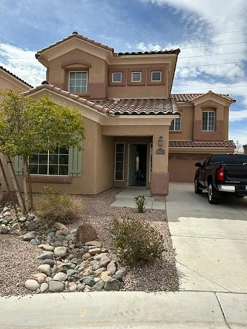 4 bed, 2116 sqft, $2,795 — Photo 2