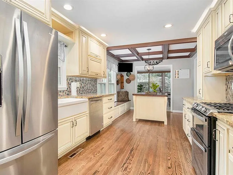 322 S Twyckenham Dr — Photo 11