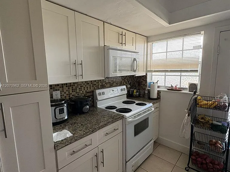 11840 NE 19th Dr #14 — Photo 1