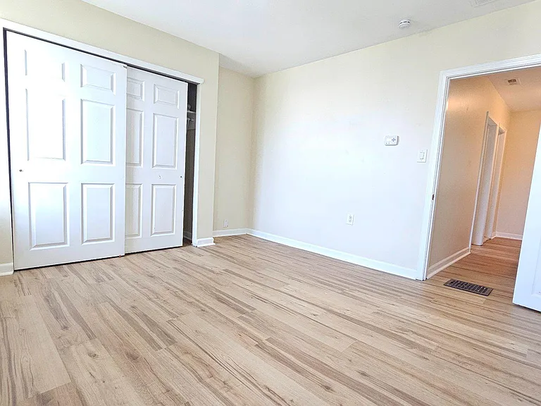 130 Rockland Ave — Photo 11
