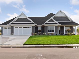 132 Spring Farm Rd, North Oaks, MN 55127