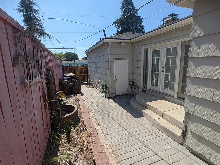 2401 Lomita Verde Dr — Photo 26