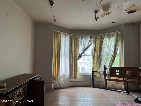 206 N Main St, Shenandoah, PA 17976