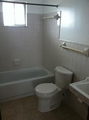 4th image of 2253 King Ave APT D