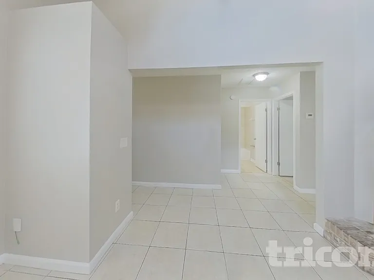 417 Filmore Dr — Photo 3