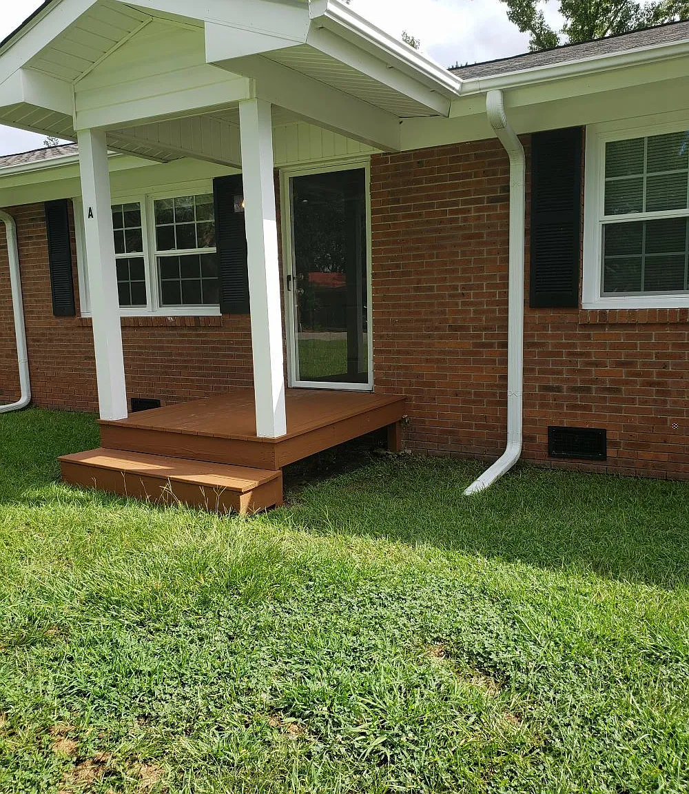 114 Longwood Ln — Photo 4