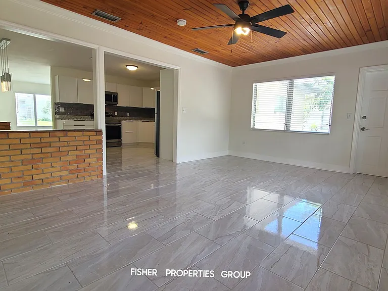 621 Riviera Dr — Photo 17