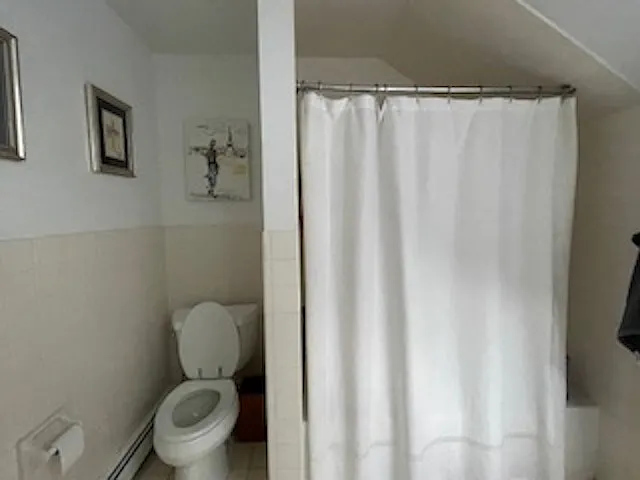 Master bath, shower/tub