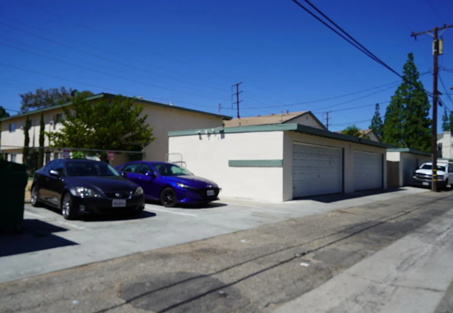 2 bed, 1.5 bath, 1072 sqft, $2,050 — Photo 2