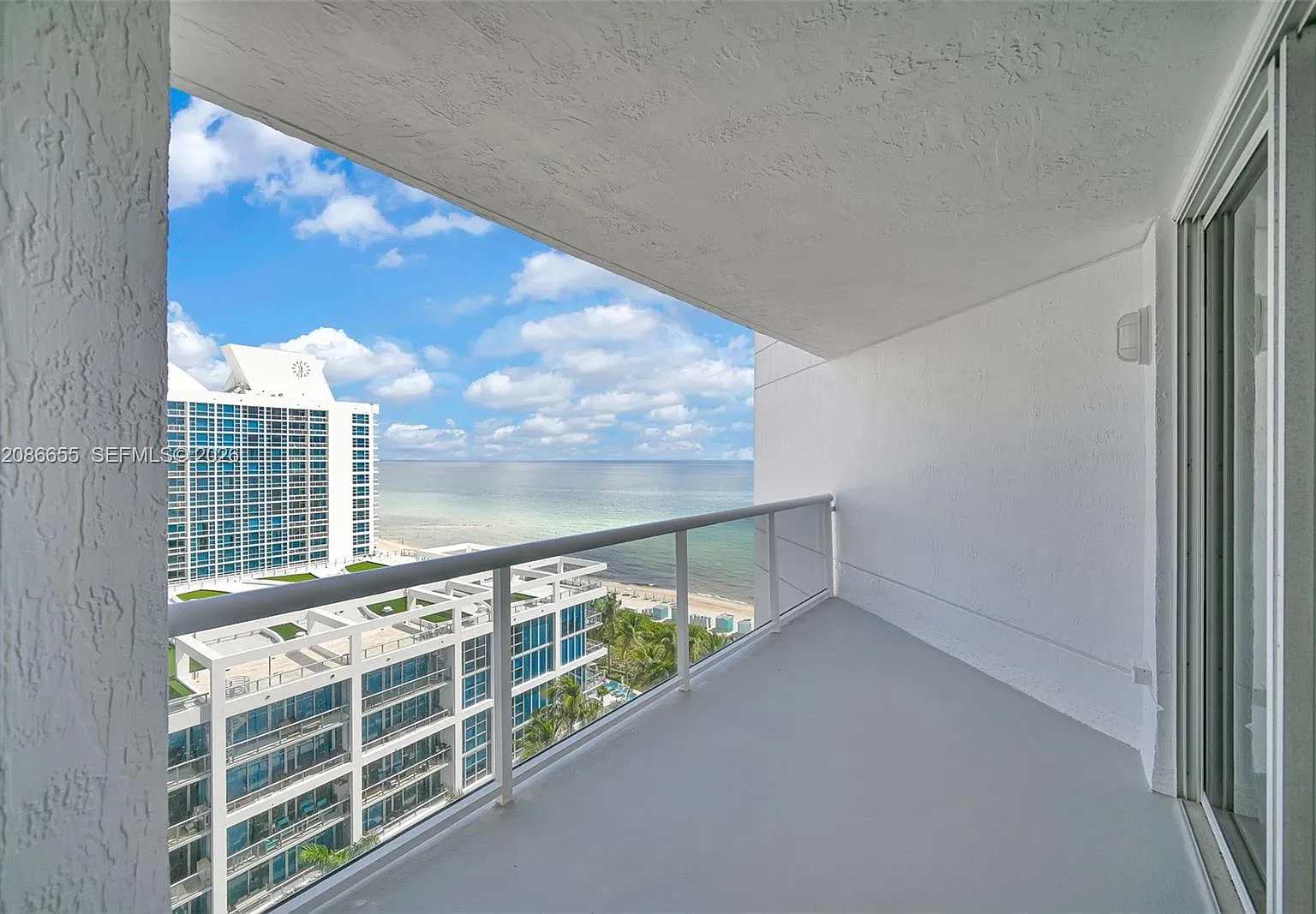 The Sterling Condo — Photo 4