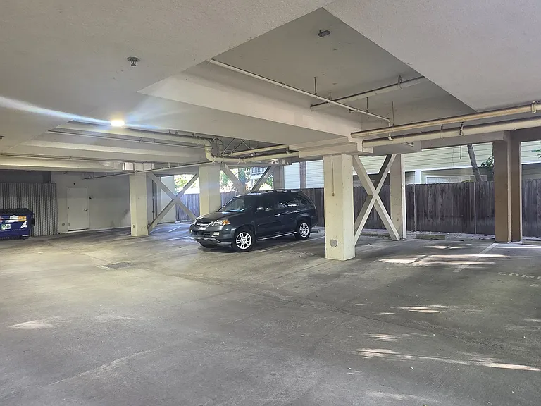 1033 S St #6 — Photo 32