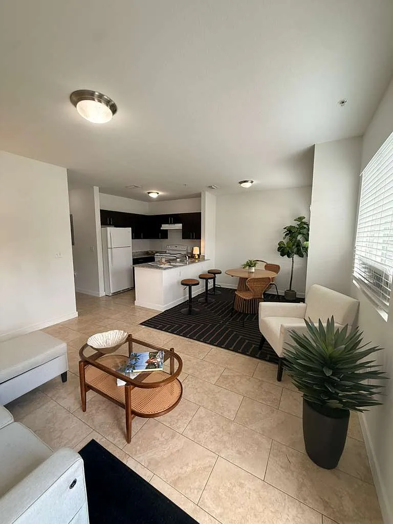 2 bed, 800 sqft, $2,299 — Photo 3