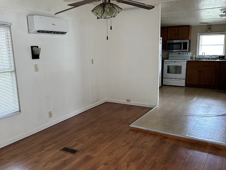 434 Tollett St #122 — Photo 8