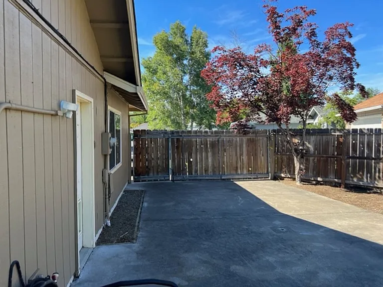 1364 Brook Ct — Photo 11