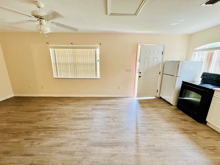 337 Coconut Palm Way #B — Photo 8