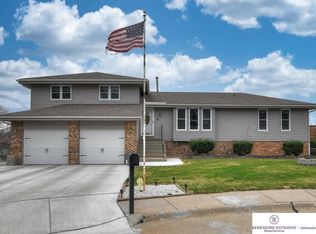 7355 Monroe Cir, Omaha, NE 68127