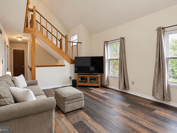 4th image of 222 Wexham Dr
