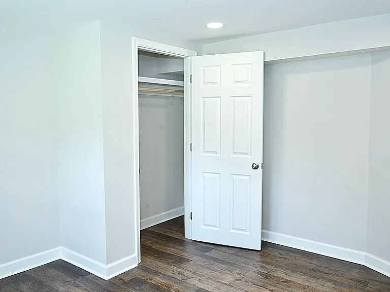 406 Hedge St — Photo 10