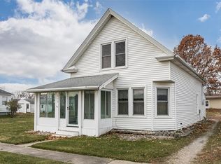 212 Dewey St, Norway, IA 52318
