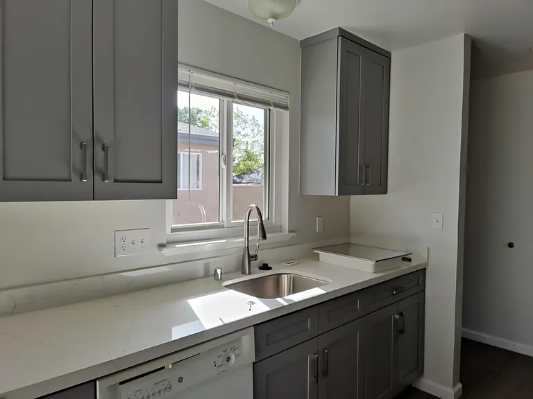 412 Grand Blvd — Photo 3