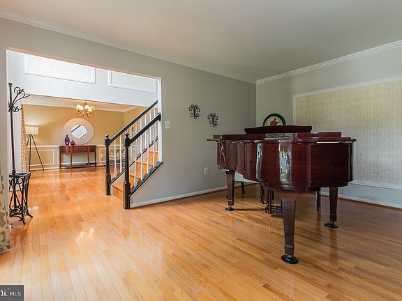 3rd image of 20870 Paw Paw Ct