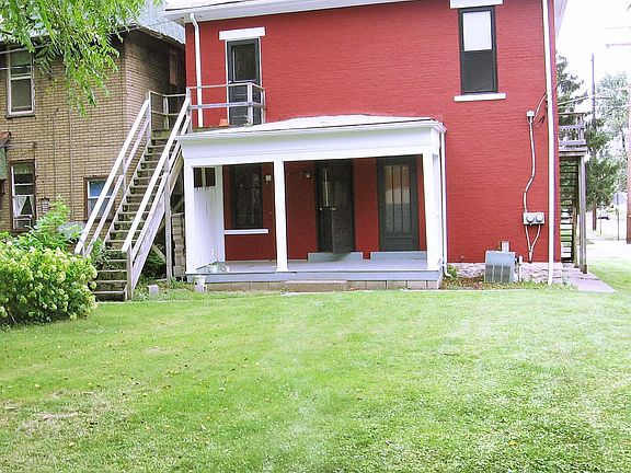 Covered back porch & large Yard