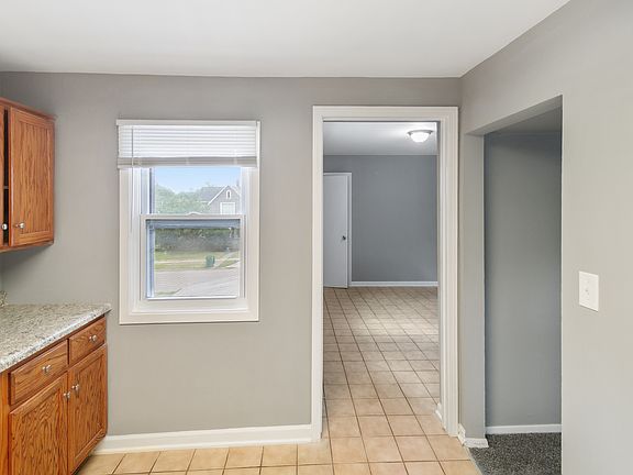 4th image of 621 Oneida St APT 2