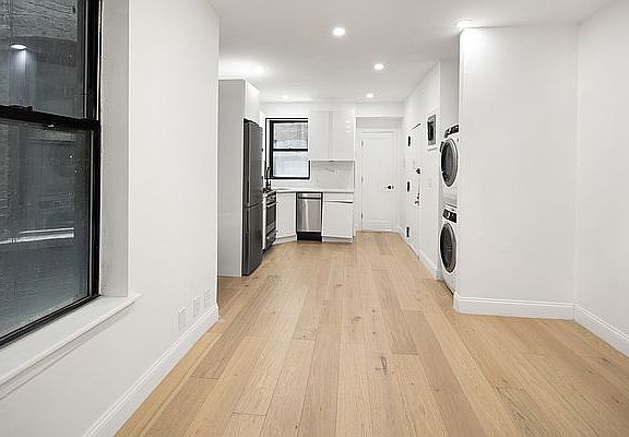 3rd image of 172 W 109th St APT 2E