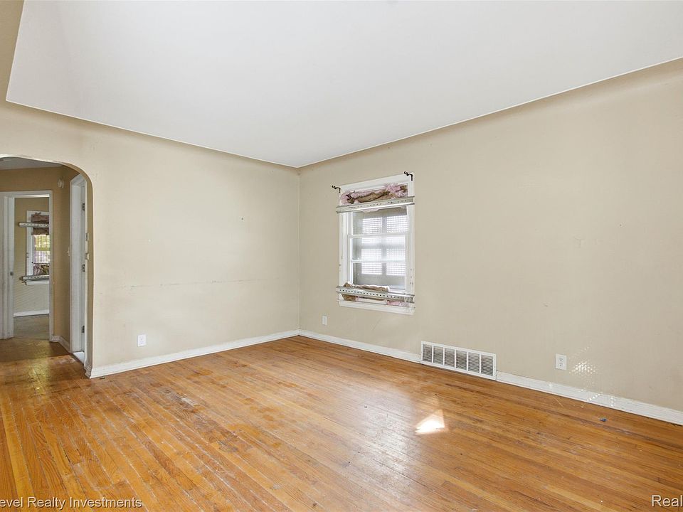 18575 Greeley St, photo 3
