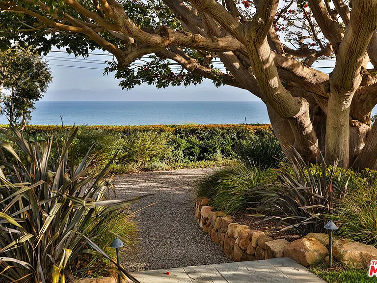 29225 Cliffside Dr — Photo 4