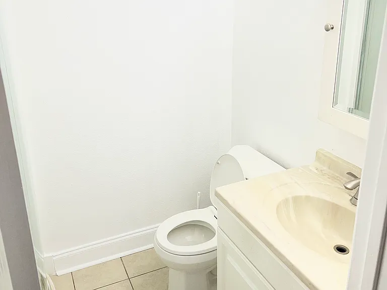 2204 E Cesar Chavez St #REAR — Photo 7