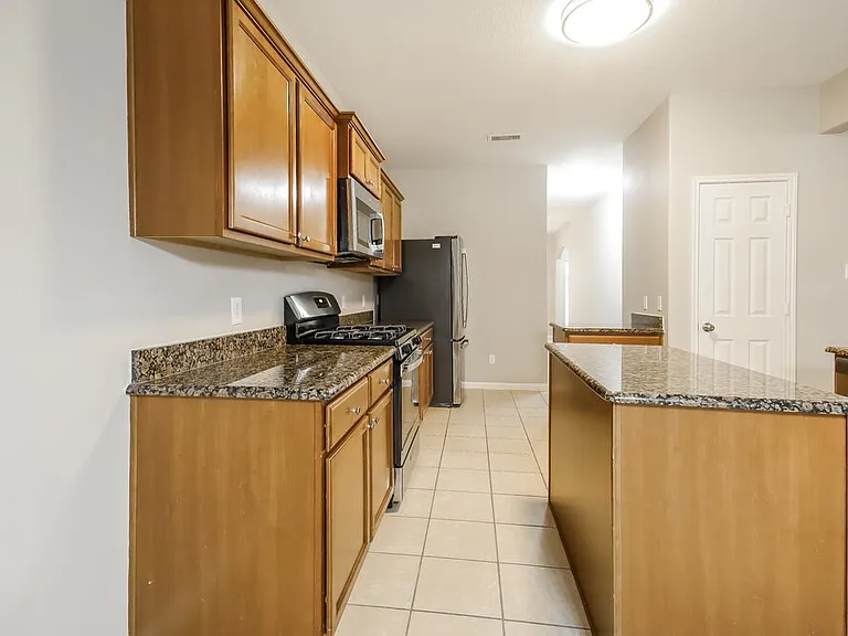 10296 Stone Gate Dr — Photo 10