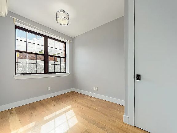 3rd image of 137 21st St APT 2B