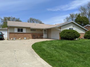 108 Fairwood Dr, Bolingbrook, IL 60440