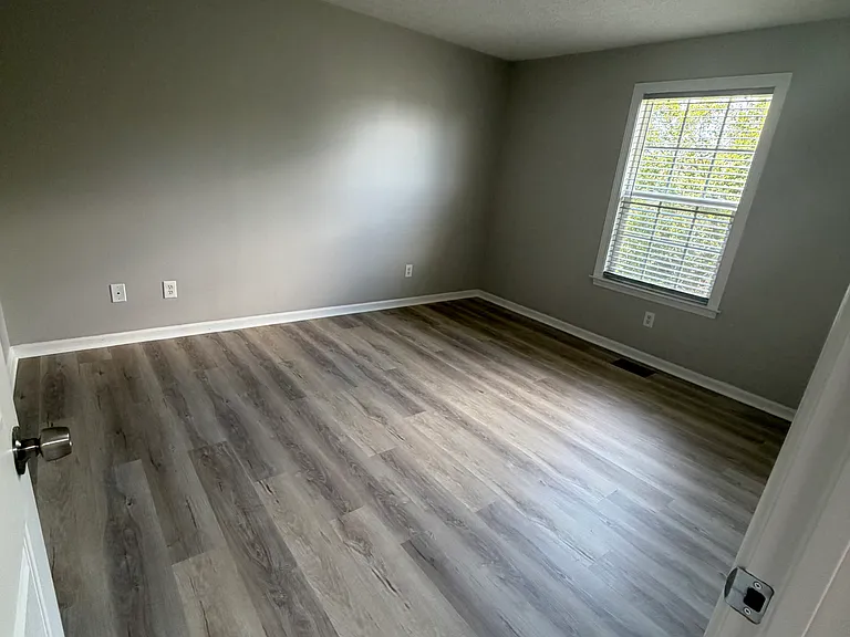 917 Altamont Ct #H — Photo 3