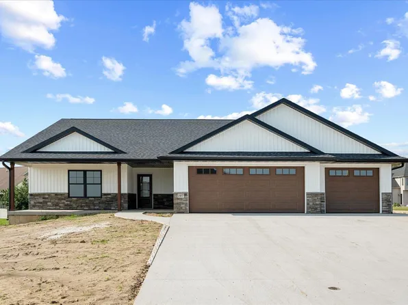 107 Thompson Ct, Delhi, IA 52223