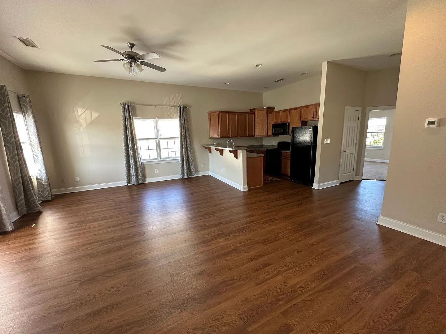 Upper Level Apartment in Wyndhurst — Photo 3