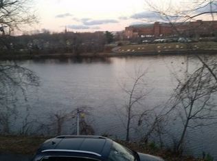 126 Riverside Dr, Auburn, ME 04210